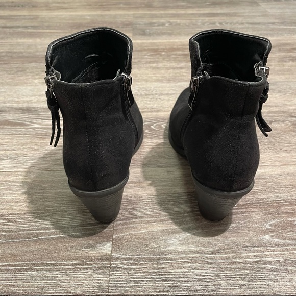 BUCCO / DOUBLE ZIPPER BLACK SUEDE ANKLE BOOTIES - Picture 4 of 6